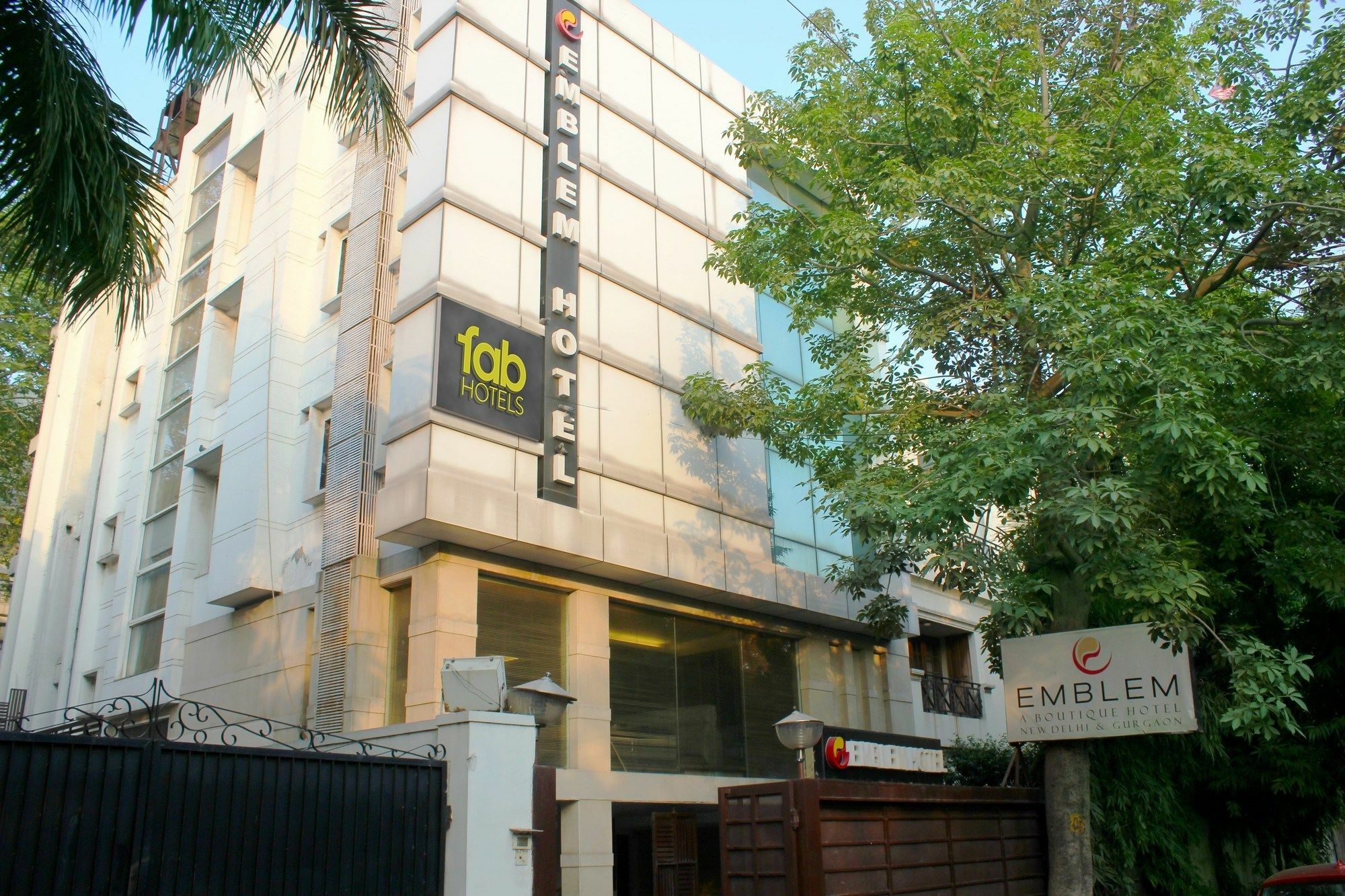 Emblem Hotel New Friends Colony, New Delhi Exterior photo